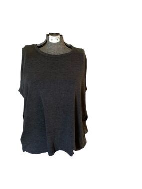Large Eddie Bauer Freedry grey and black athletic shirt